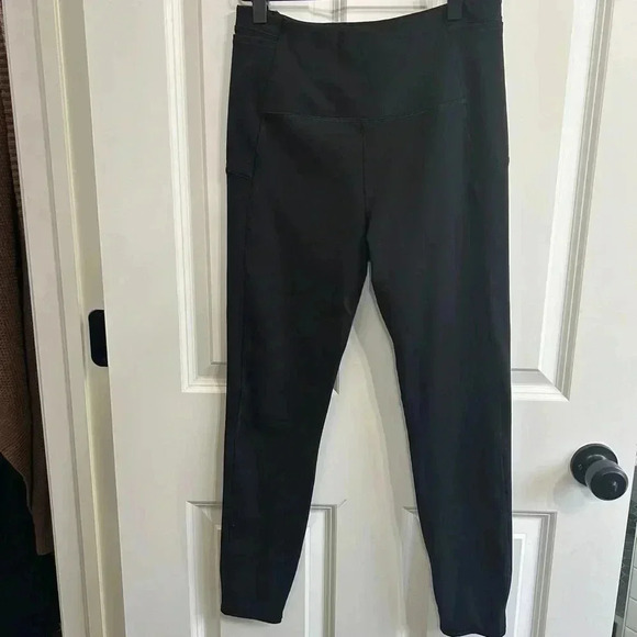EUC barely worn All in Motion black legging. Great pockets. Comfy fabric. 14/16 - Picture 1 of 7
